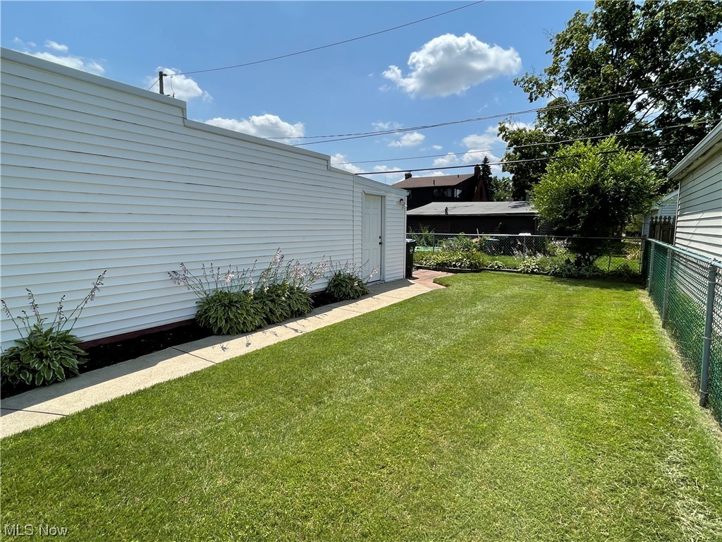 7413 Spring Garden Road Cleveland, OH 44129 - Photo 5 of 34