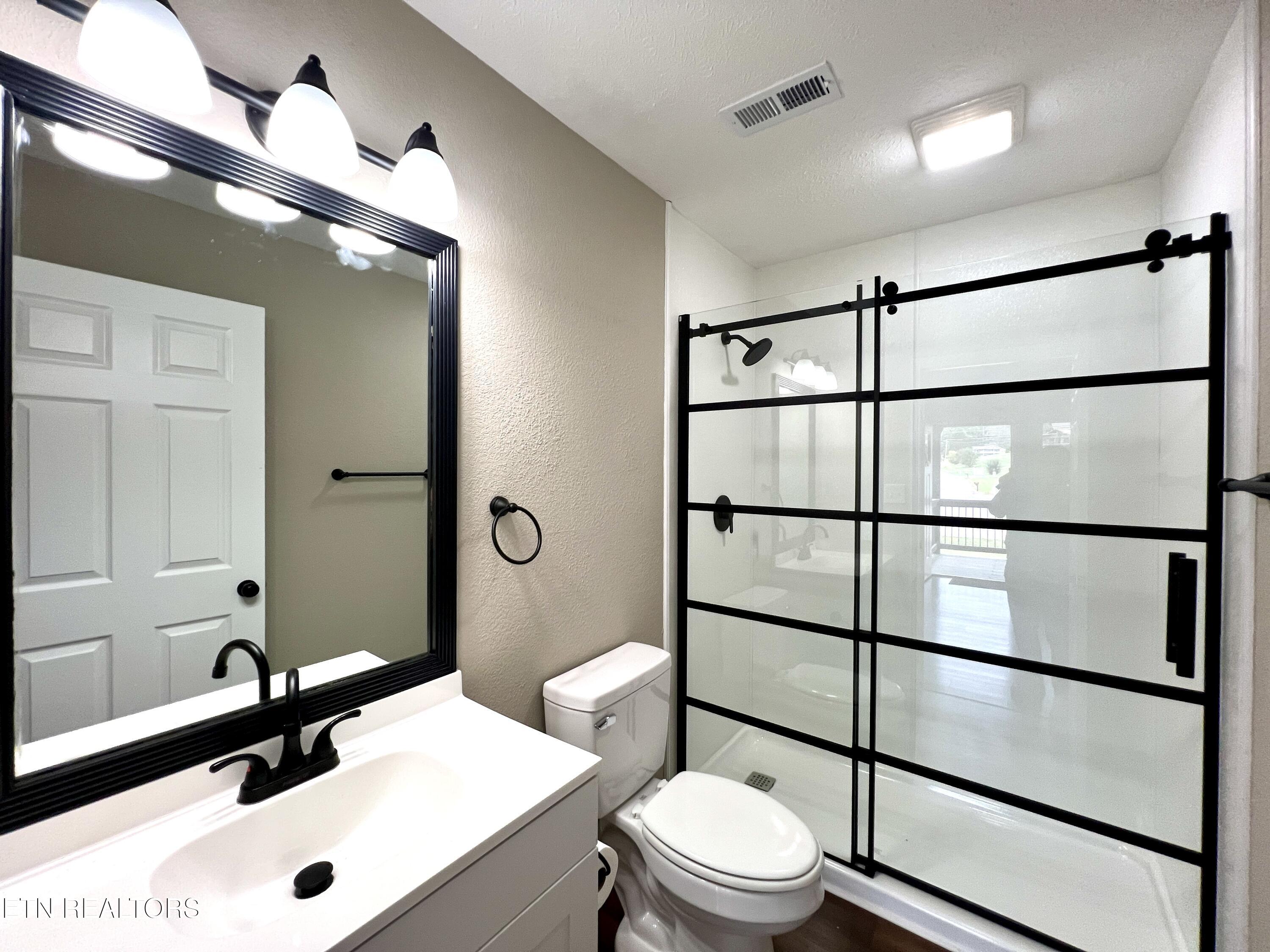 3769 Wears Valley Road, Unit 3 Sevierville, TN 37862 - Photo 7 of 22 20251007_182139541_iOS