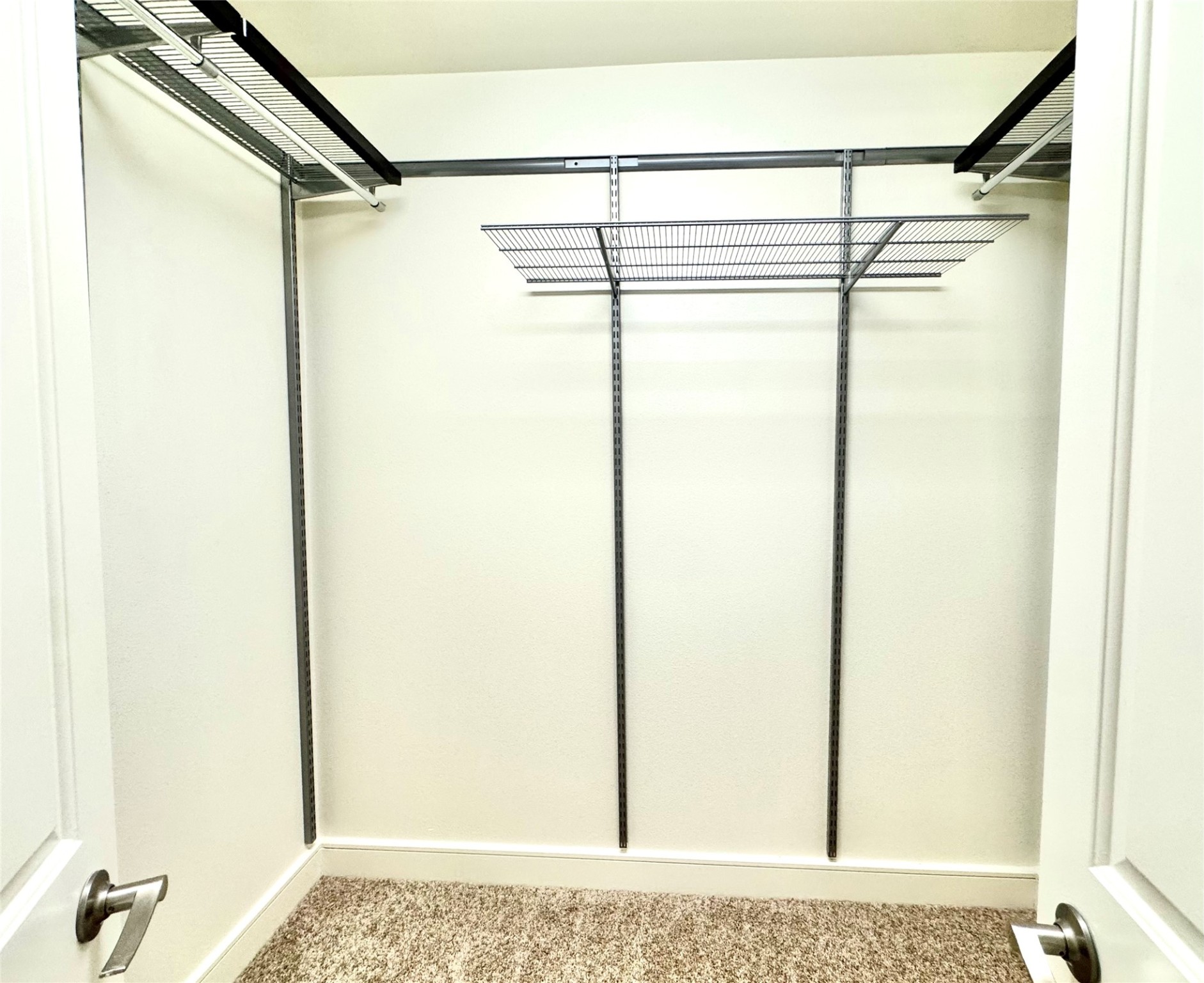 2303 Mid Lane, Unit 228 Houston, TX 77027 - Photo 12 of 30 a view of a bathroom