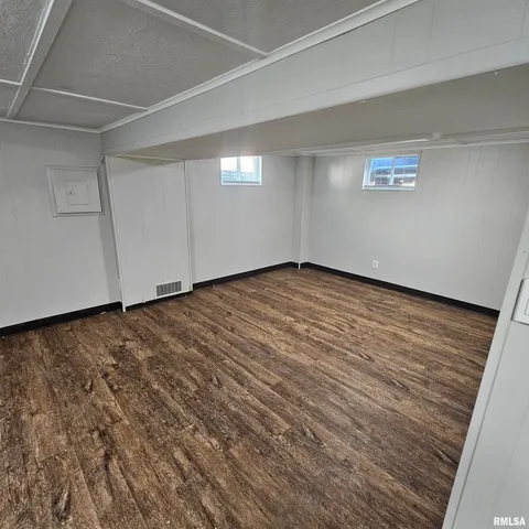 $749 | 909 St Julian Street, Unit 2, Pekin, IL 61554