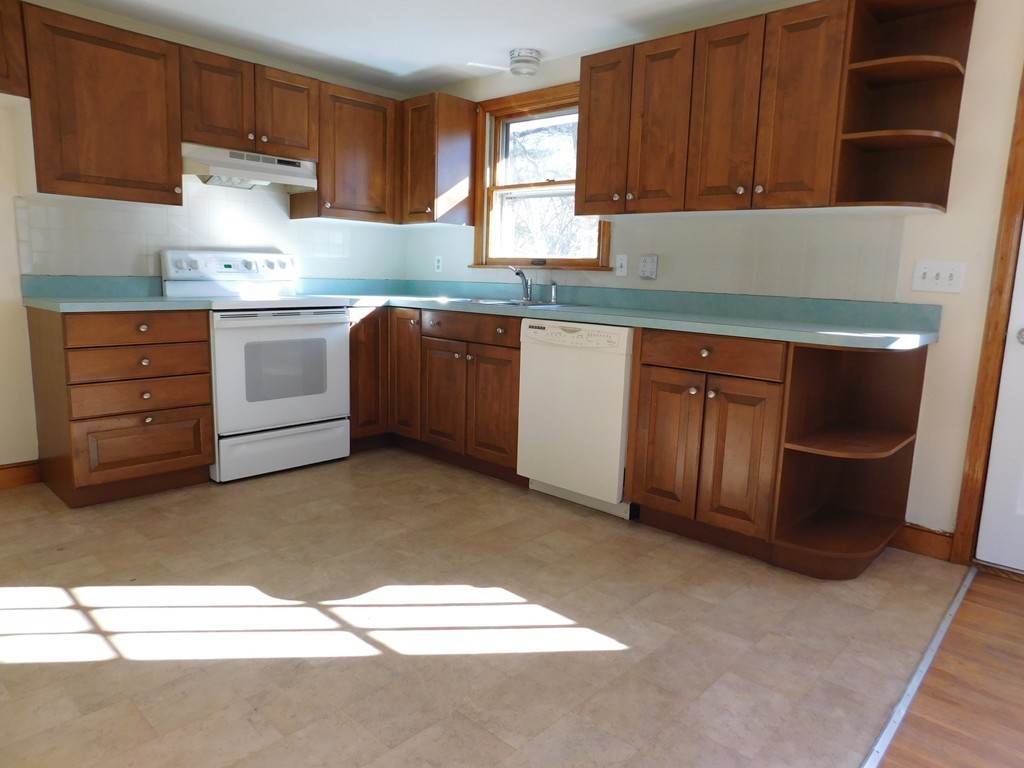 60 Hemlock Drive Attleboro, MA 02703 - Photo 7 of 13 Gallery Image 7