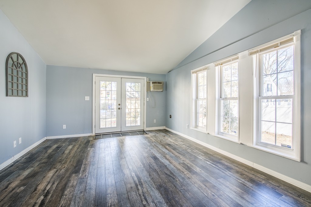 61-63 Eloise Street Springfield, MA 01118 - Photo 14 of 39