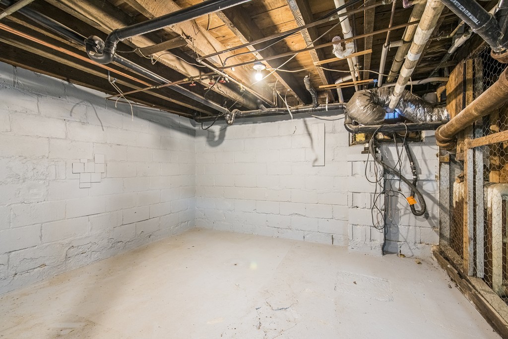 61-63 Eloise Street Springfield, MA 01118 - Photo 32 of 39