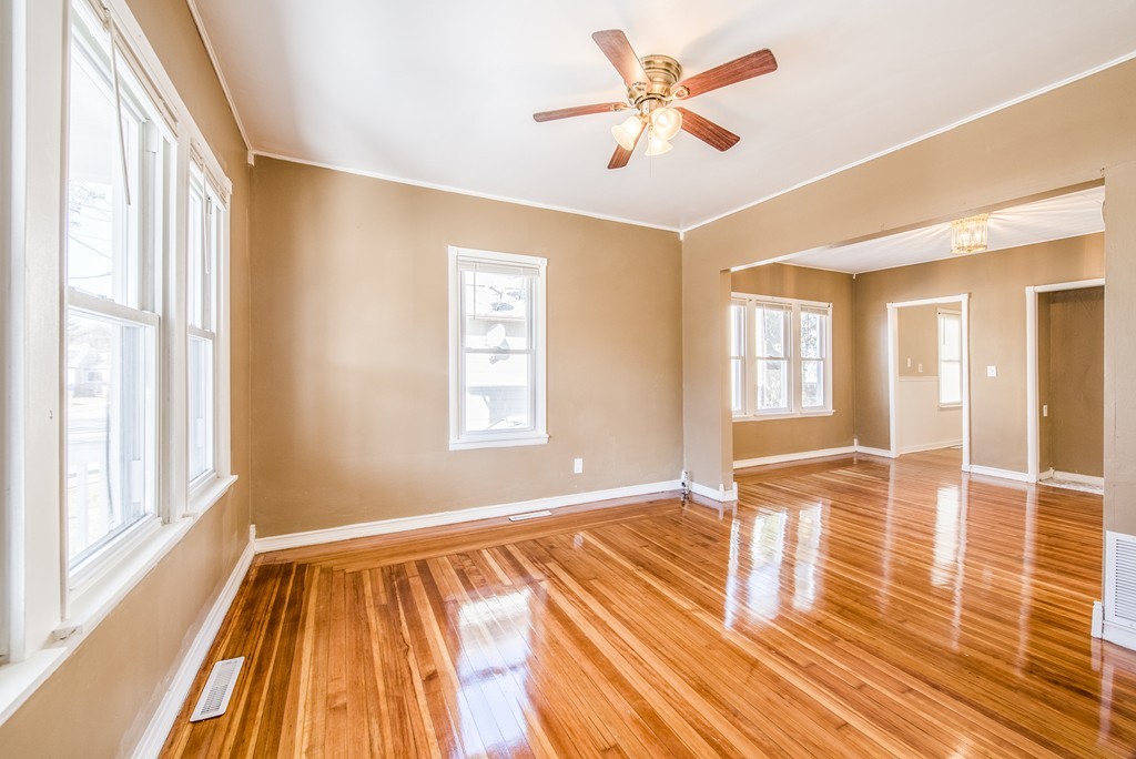 61-63 Eloise Street Springfield, MA 01118 - Photo 5 of 39