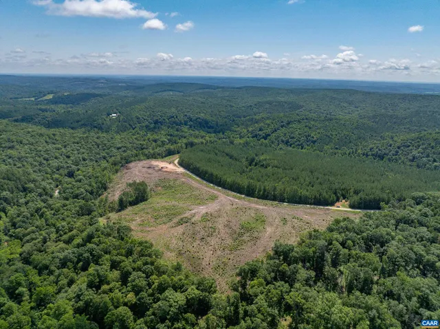 a view of a pathway with a yard