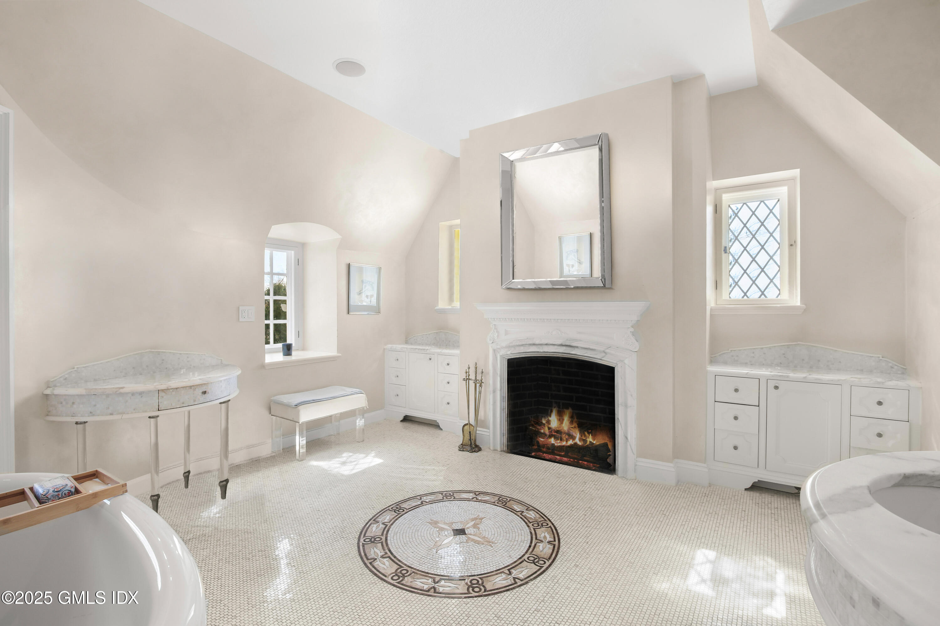 88 Cedar Cliff Road Riverside, CT 06878 - Photo 15 of 36 Her Primary Bath