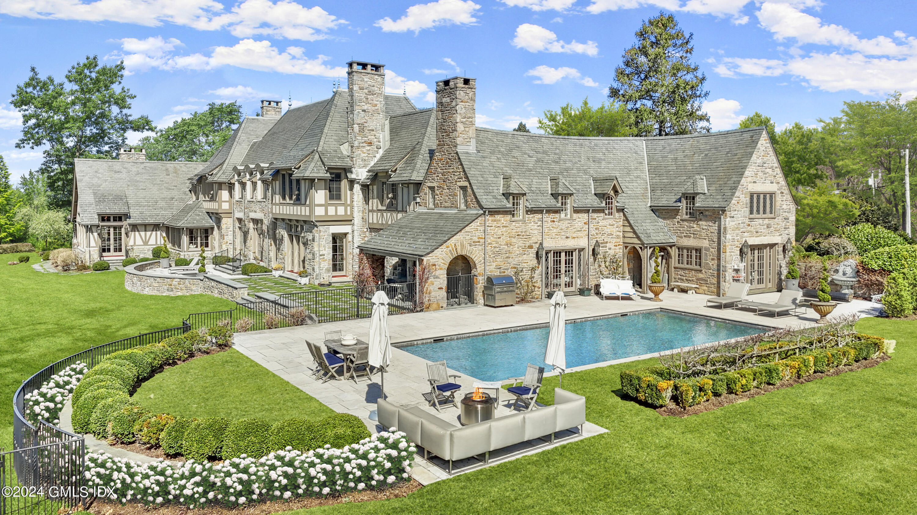 88 Cedar Cliff Road Riverside, CT 06878 - Photo 23 of 36 Rear/Side Exterior/Pool