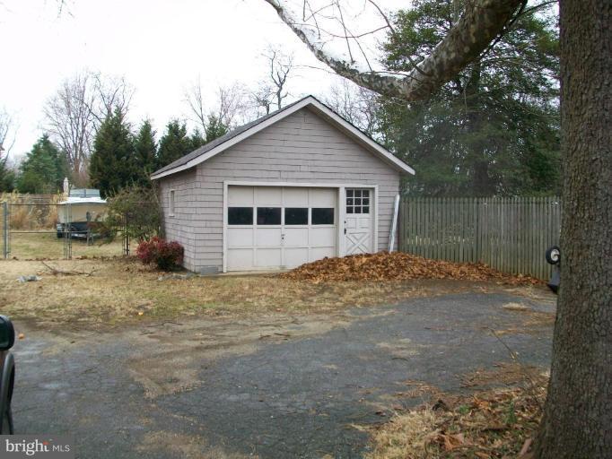 2620 Solomons Island Road Edgewater, MD 21037 - Photo 3 of 3 NICE SIZED ONE CAR GARAGE