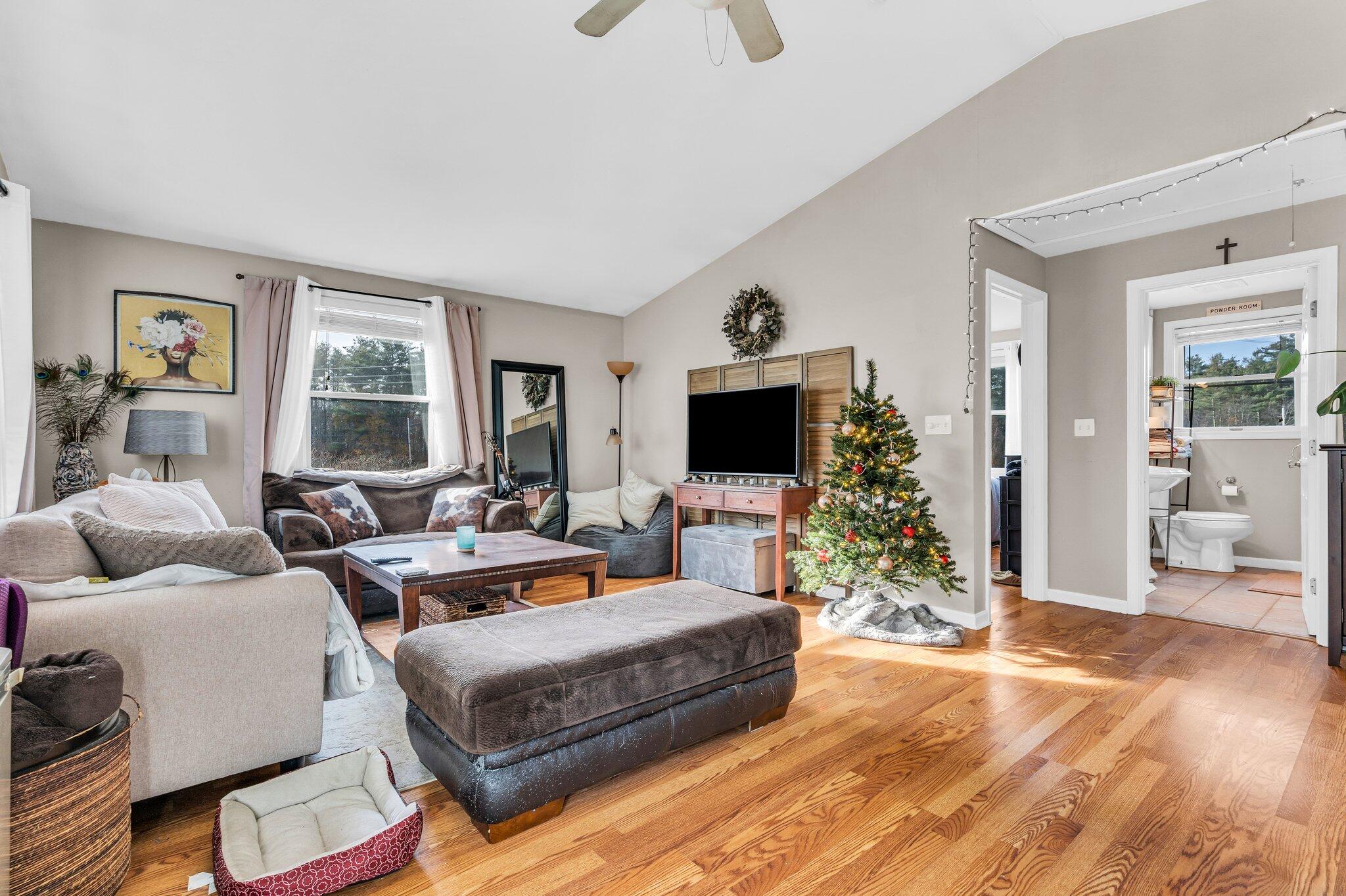 191 Main Street Windham, ME 04062 - Photo 29 of 49 Living Room Apartment