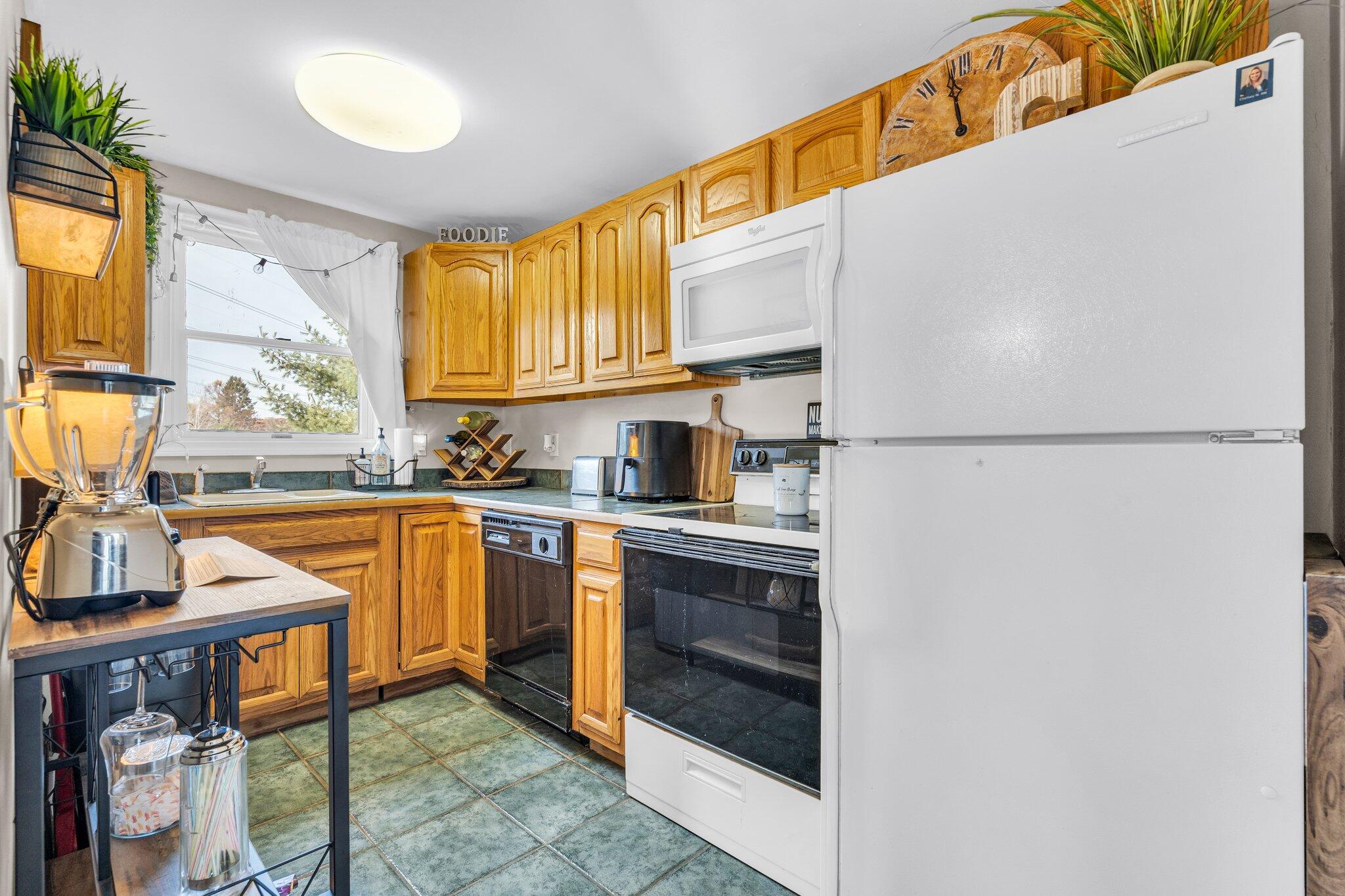 191 Main Street Windham, ME 04062 - Photo 34 of 49 Kitchen Apartment