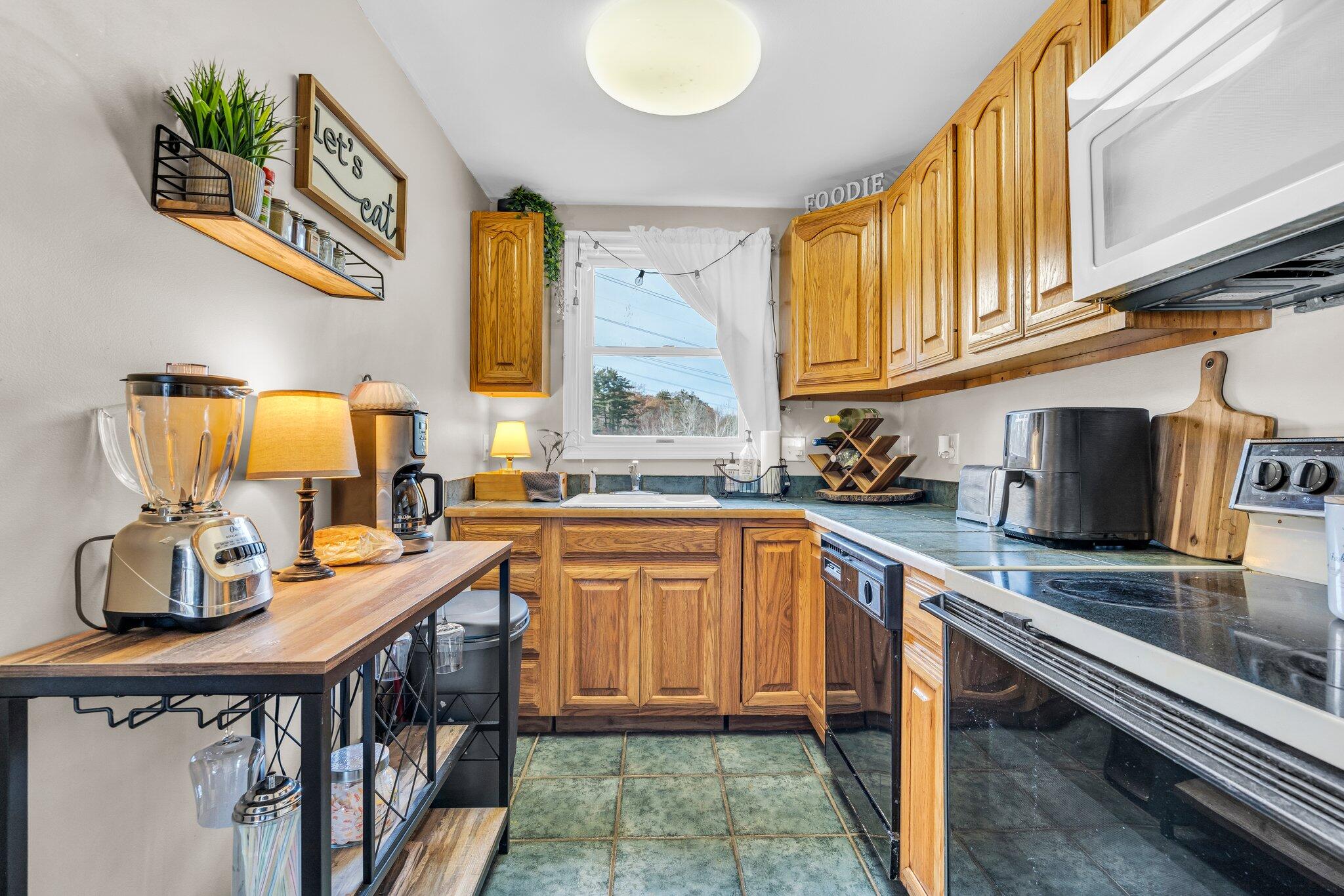 191 Main Street Windham, ME 04062 - Photo 35 of 49 Kitchen Apartment