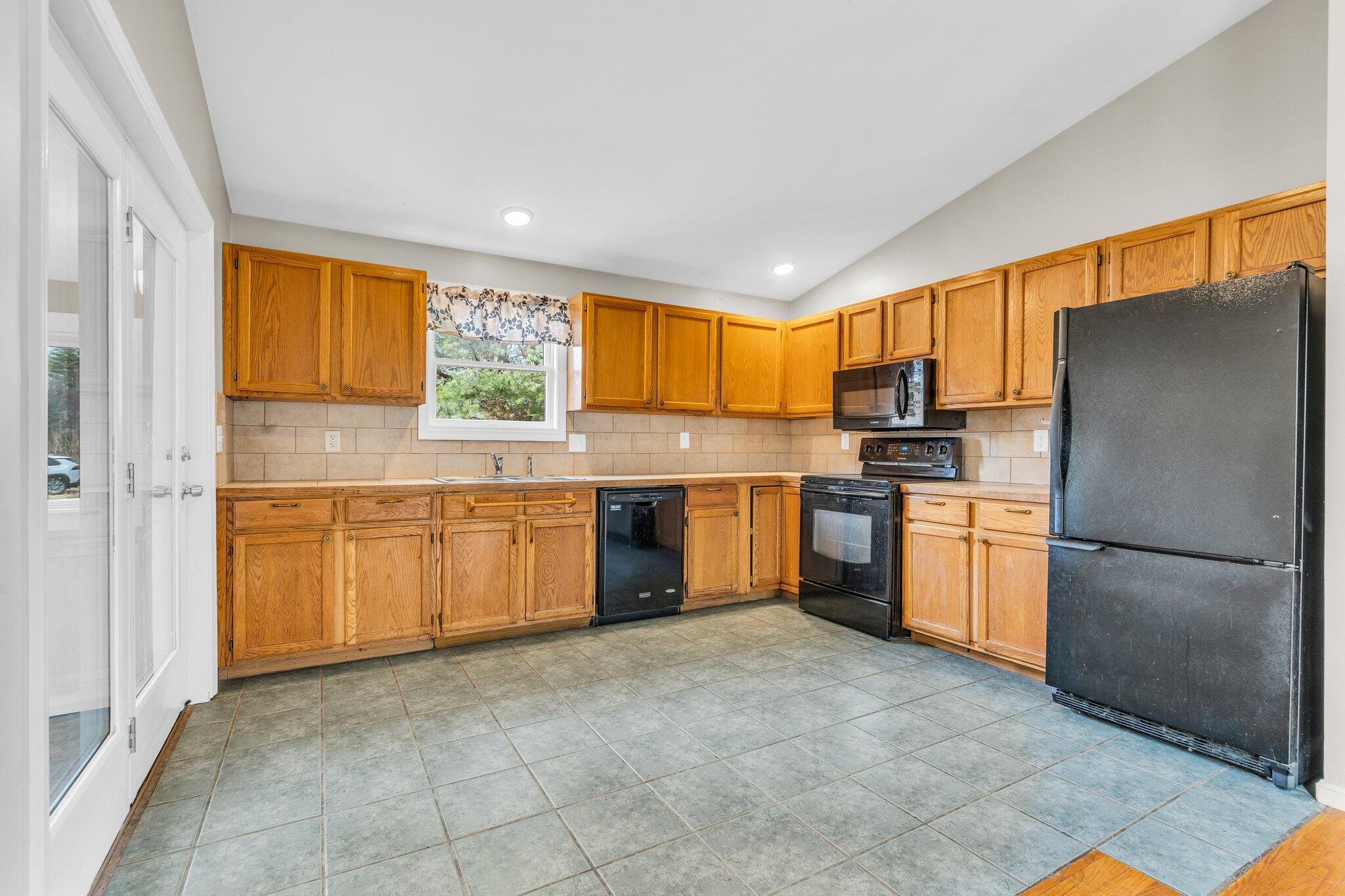 191 Main Street Windham, ME 04062 - Photo 4 of 49 Kitchen Main House