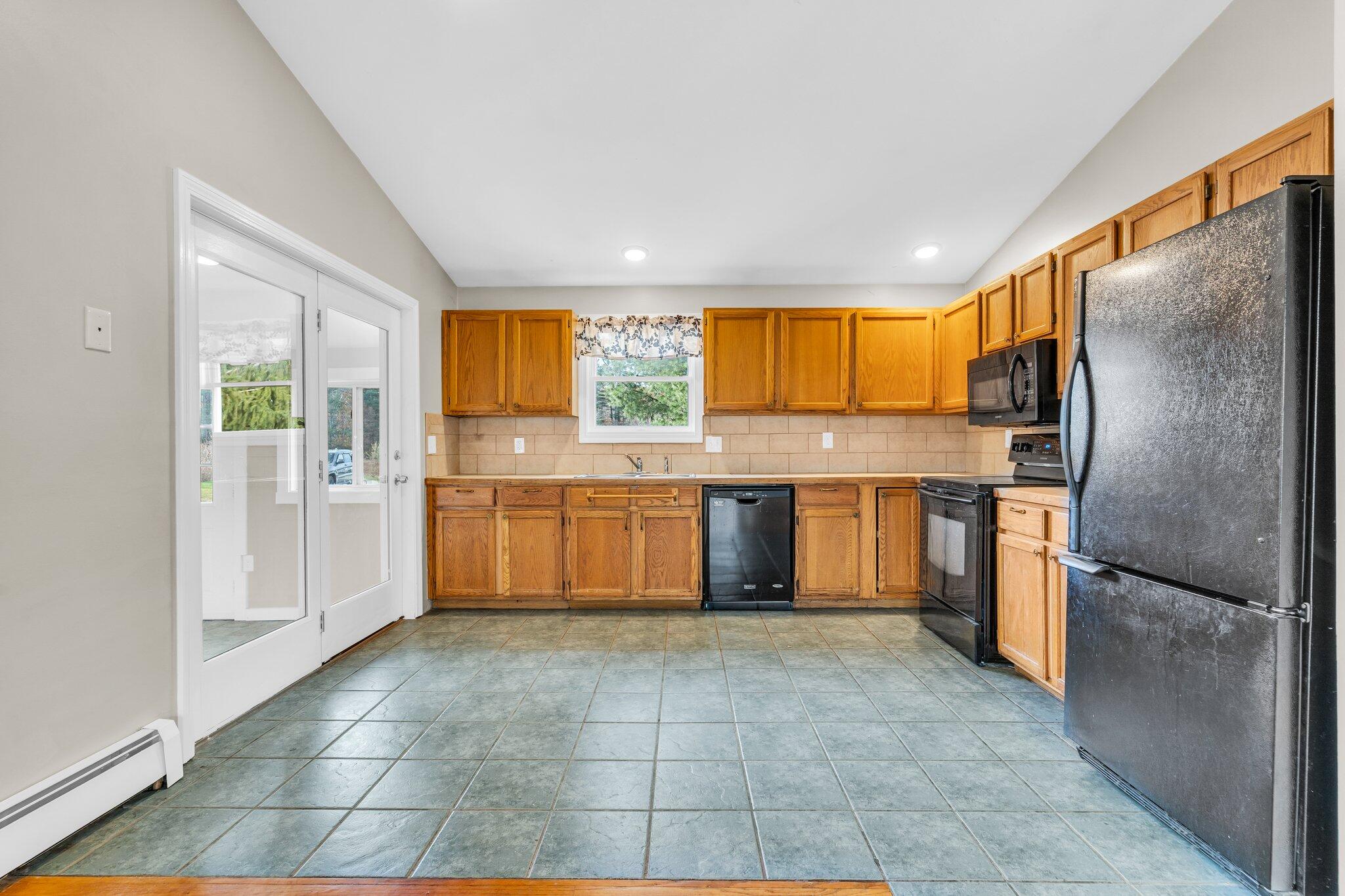 191 Main Street Windham, ME 04062 - Photo 5 of 49 Kitchen Main House