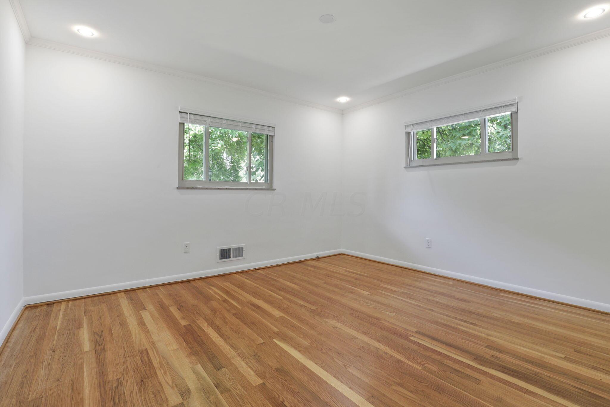 2663 Charing Road, Unit C Columbus, OH 43221 - Photo 20 of 30 52-web-or-mls-0N4A6062