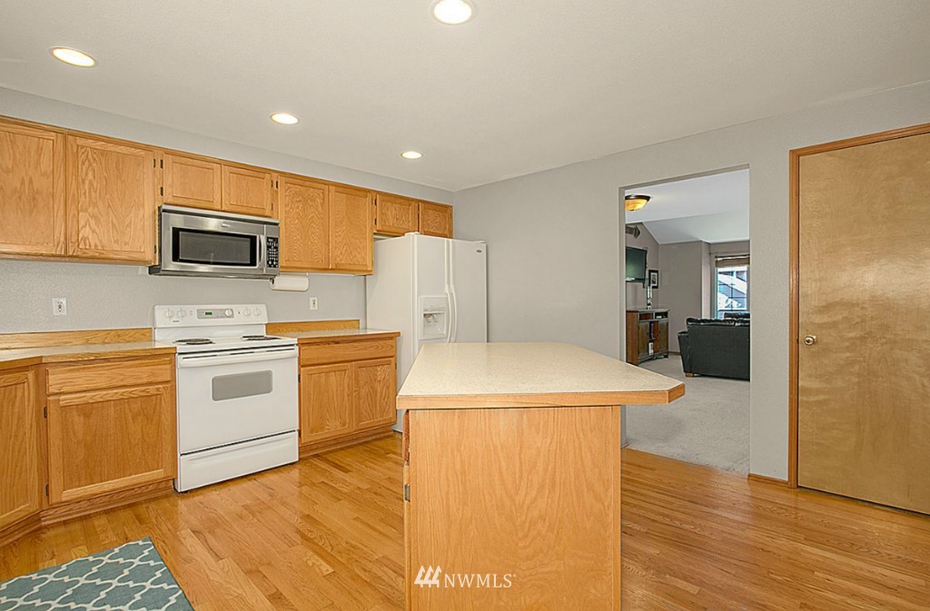 14735 Southeast 185th Place Renton, WA 98058 - Photo 14 of 24 Gallery Image 14