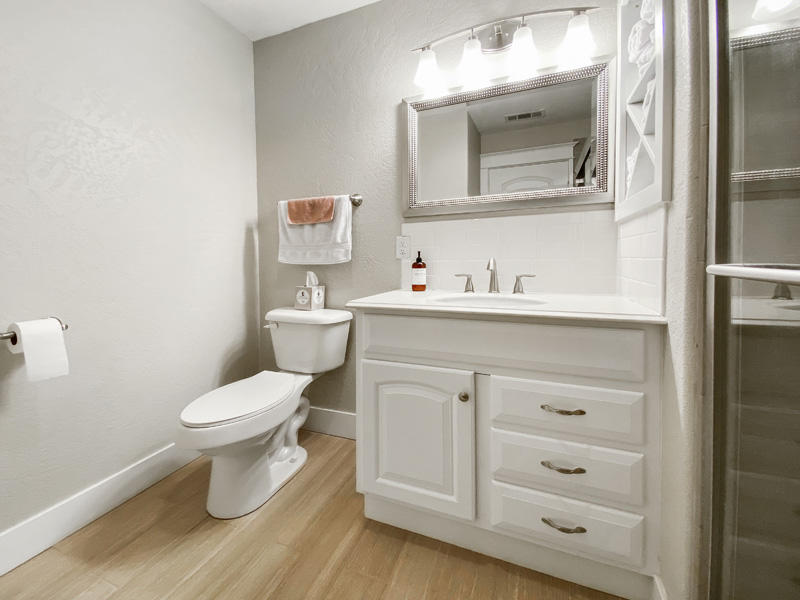893 Ridgeview Drive Eagle Point, OR 97524 - Photo 40 of 49 a bathroom with a toilet sink and mirror