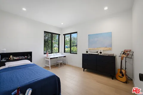 $2,345,000 | 11357 Aqua Vista Street, Studio City, CA 91602