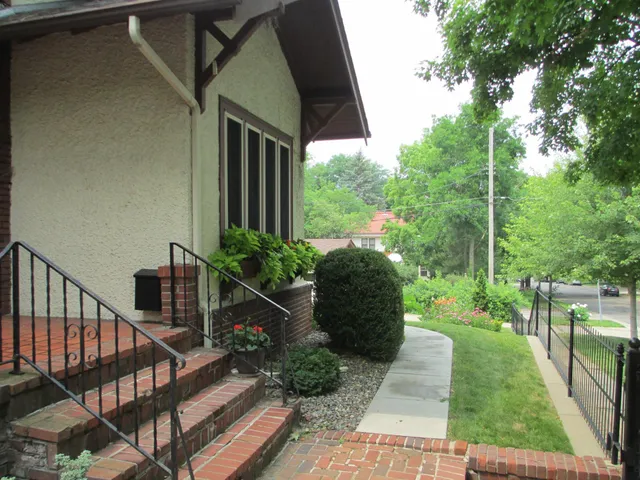 $525,000 | 2244 Dayton Avenue, St. Paul, MN 55104