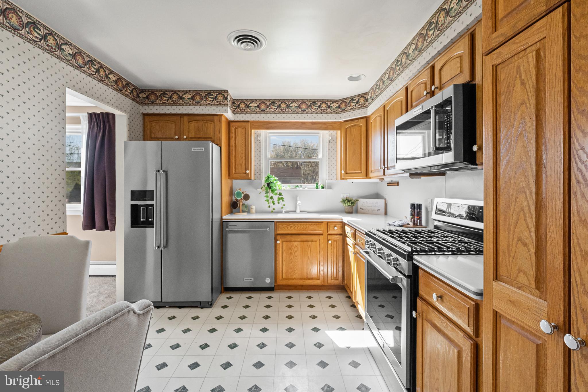 982 Marbrook Lane York, PA 17404 - Photo 9 of 26