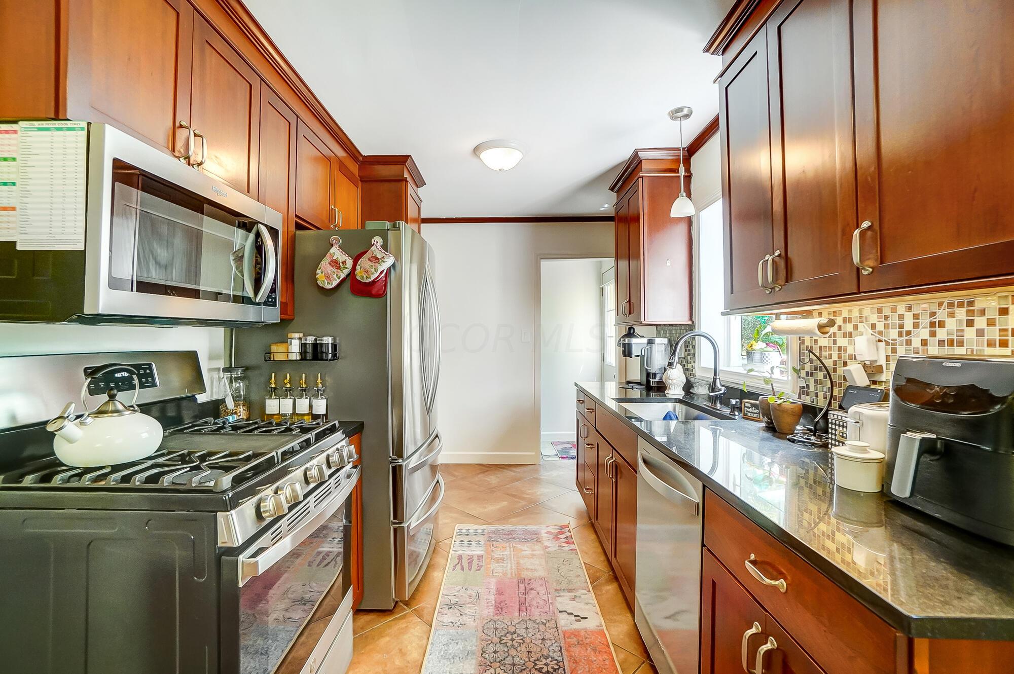 106 Demorest Road Columbus, OH 43204 - Photo 12 of 37 Kitchen