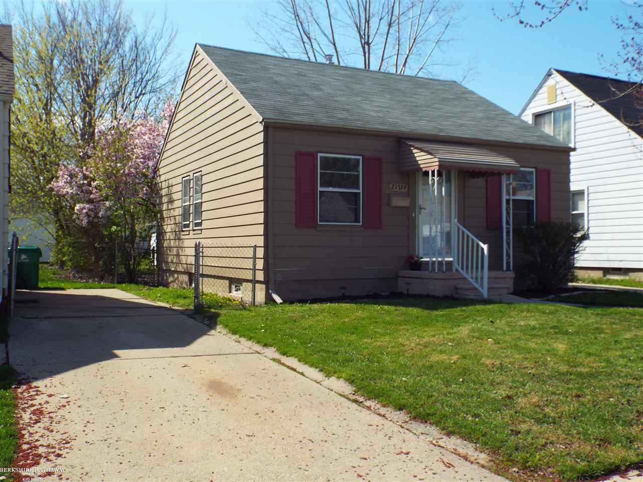 21759 Normandy Avenue Eastpointe, MI 48021 - Photo 3 of 33