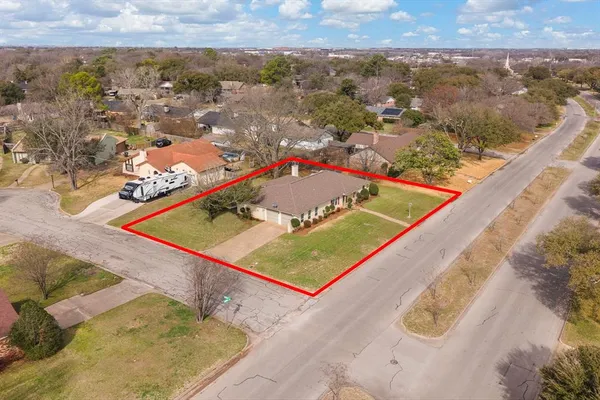 $320,000 | 1002 Berkley Drive, Cleburne, TX 76033