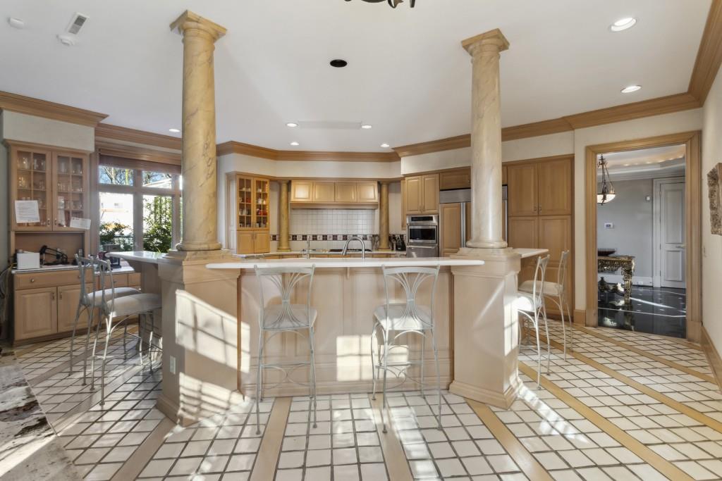 712 West Paces Ferry Road Northwest Atlanta, GA 30327 - Photo 13 of 26 a view of a living room and kitchen