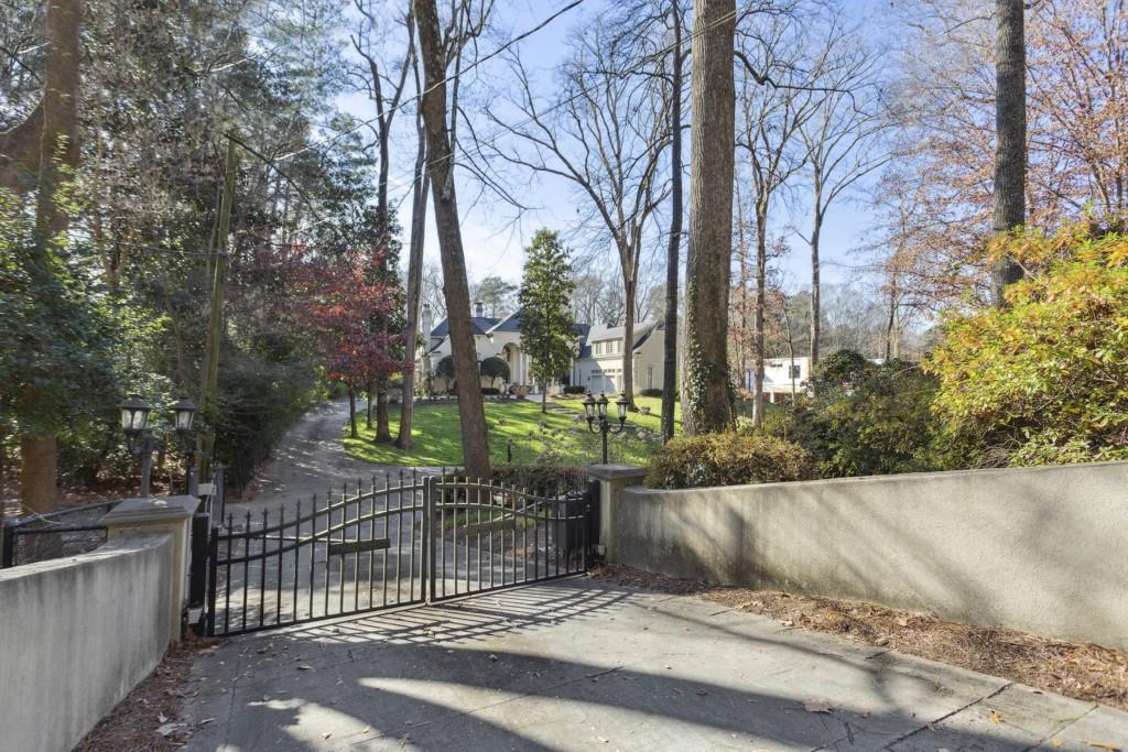 712 West Paces Ferry Road Northwest Atlanta, GA 30327 - Photo 2 of 26 a view of a park with iron fence