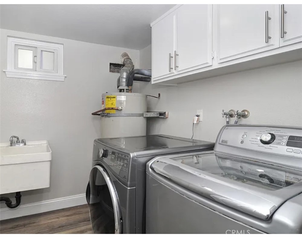 211 8th Street Huntington Beach, CA 92648 - Photo 14 of 16 a utility room with dryer and washer