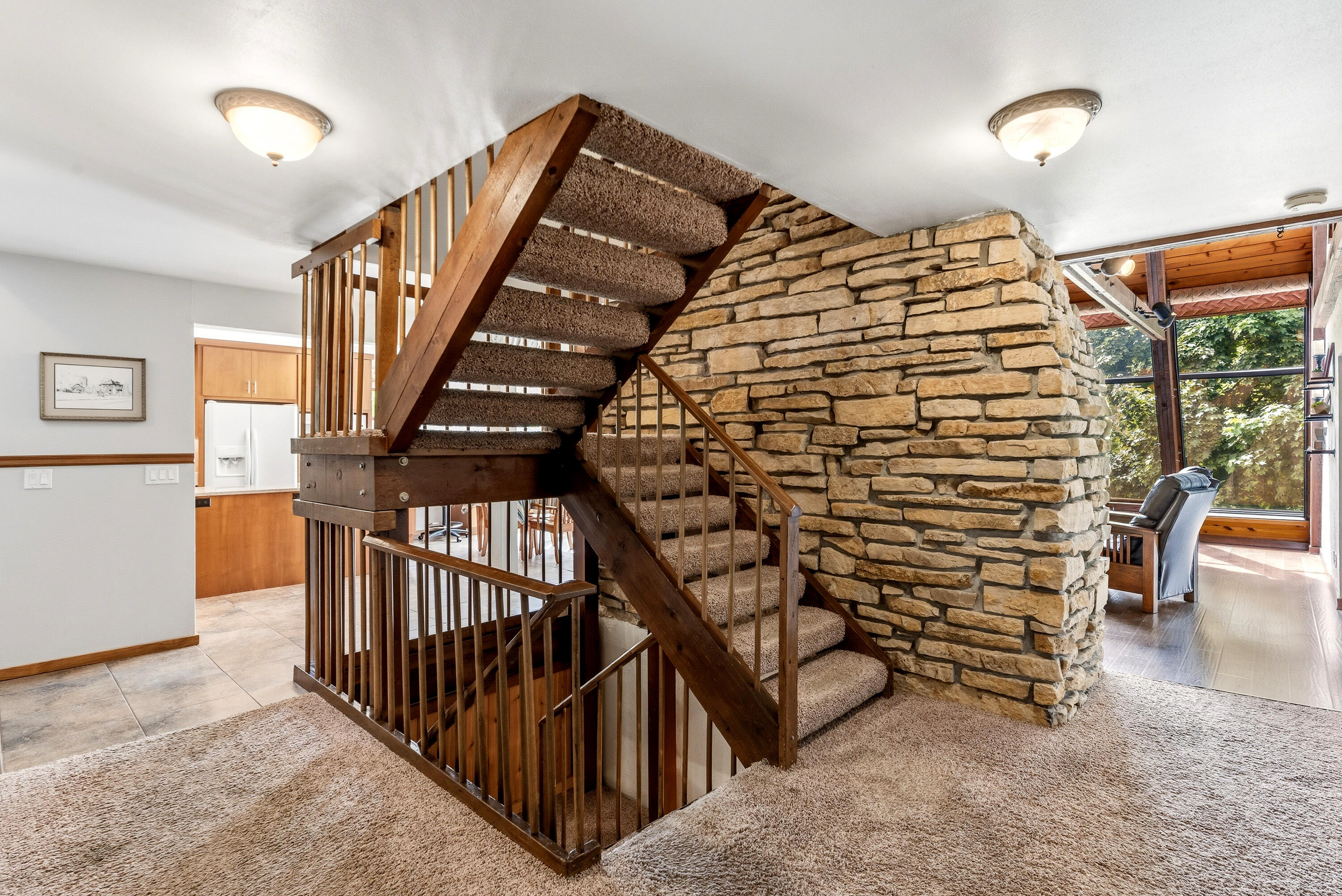 2953 Kettle Moraine Road Hartford, WI 53027 - Photo 10 of 58 Beautiful Eye-Catching Staircase