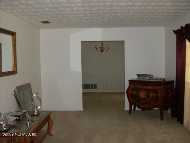 2846 Paces Ferry Road West Orange Park, FL 32073 - Photo 3 of 11 Living room