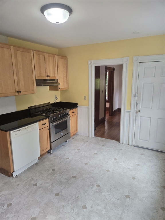 32 Hampden Street Northampton, MA 01060 - Photo 15 of 29