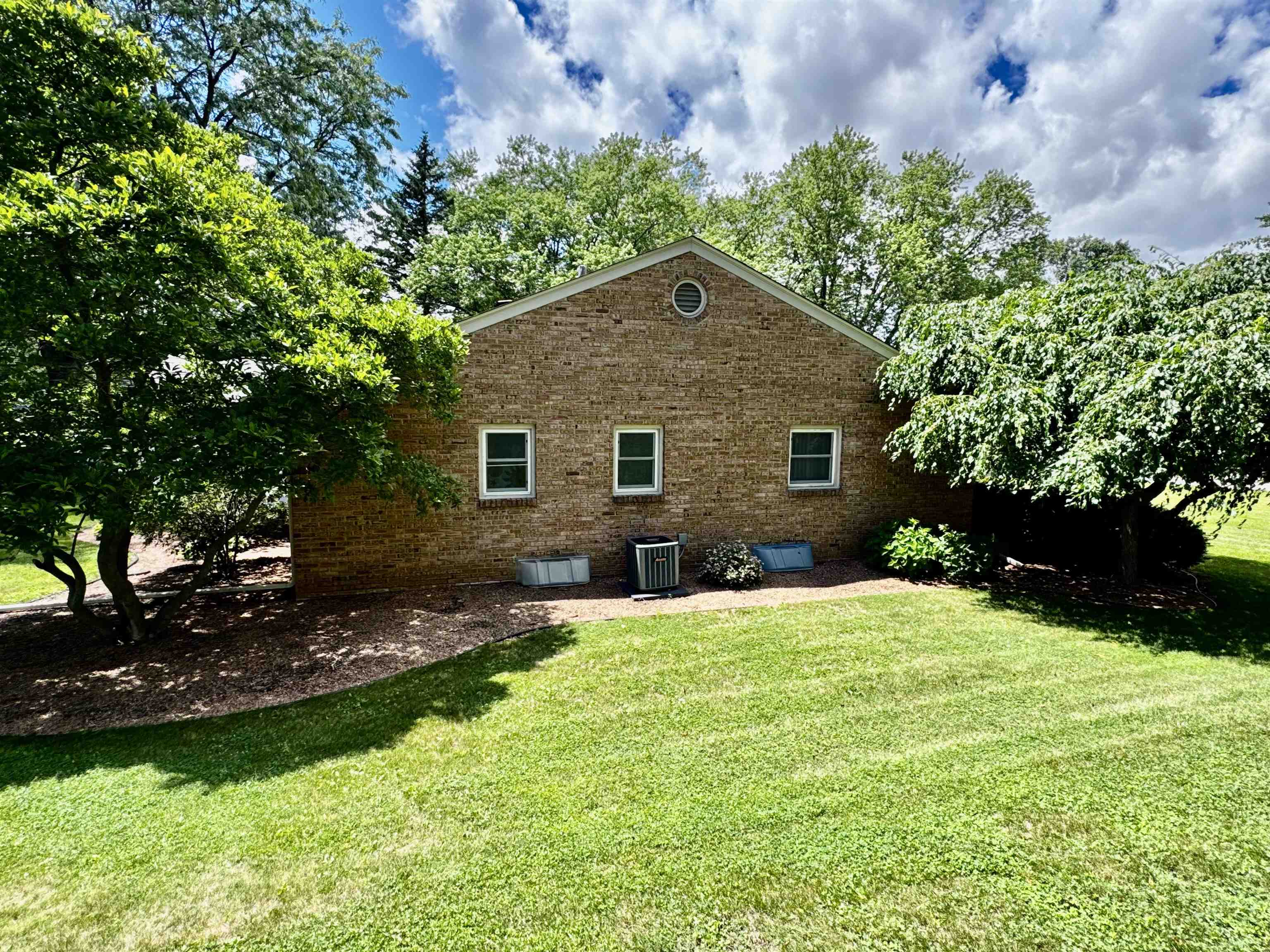 3542 Bee Lane Beloit, WI 53511 - Photo 3 of 29