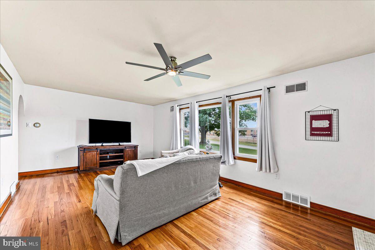 625 Doe Run Road Coatesville, PA 19320 - Photo 4 of 25