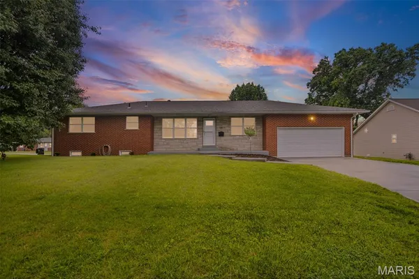 $264,900 | 100 Winchester Drive, Belleville, IL 62223