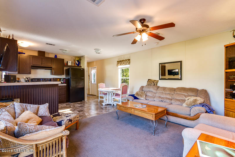 108 Ross Road Satsuma, FL 32189 - Photo 11 of 56 Kitchen / Family Room