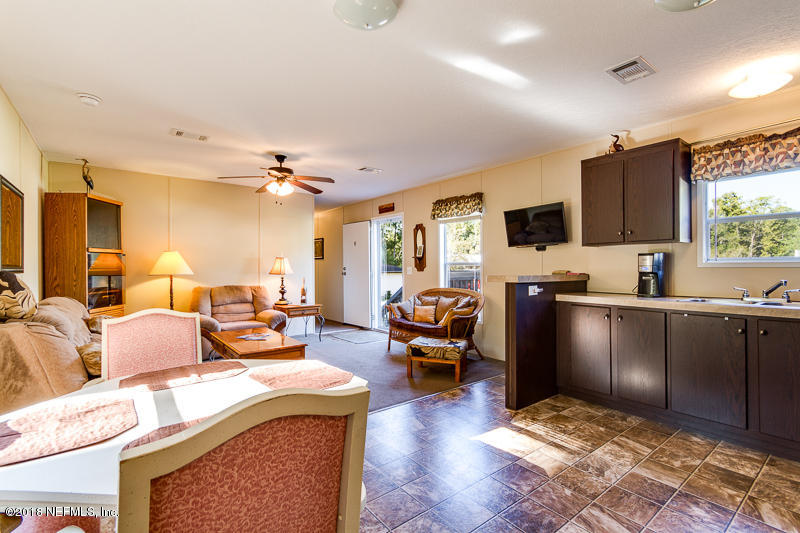 108 Ross Road Satsuma, FL 32189 - Photo 17 of 56 Kitchen / Family Room