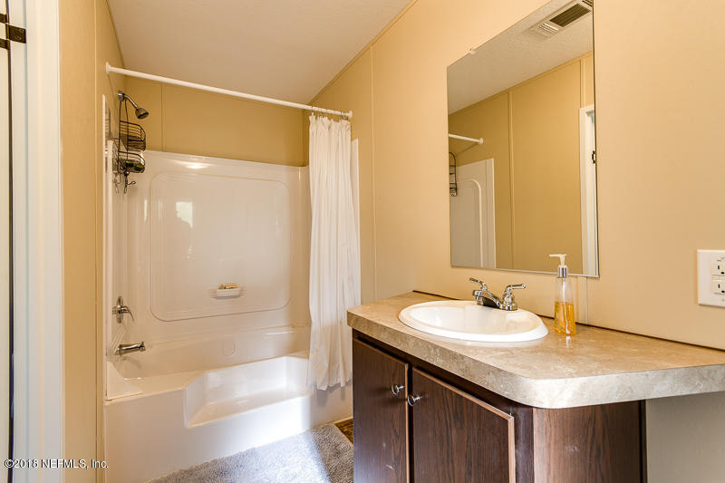 108 Ross Road Satsuma, FL 32189 - Photo 21 of 56 Master Bathroom