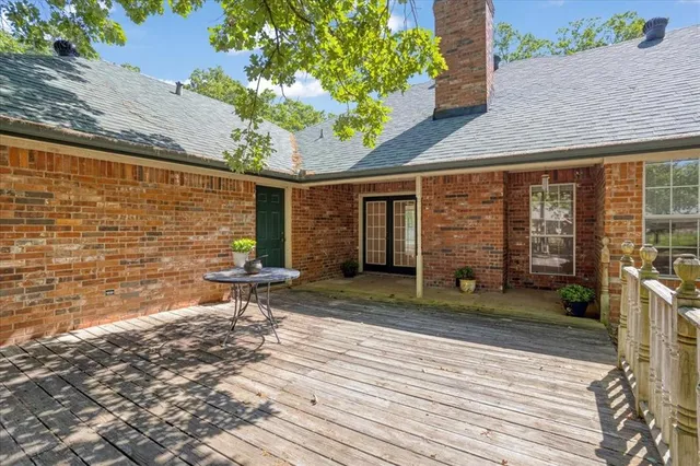 a blue bench sitting in front of a building