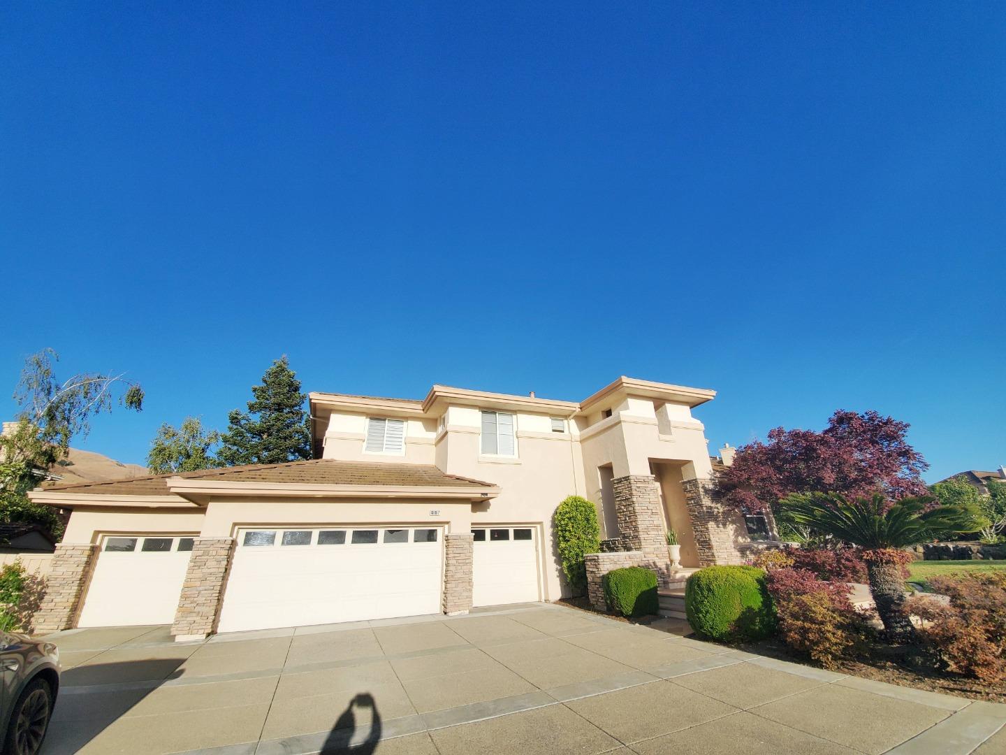 48887 Crestview Common, Unit CM Fremont, CA 94539 - Photo 2 of 5 a front view of a building with a yard