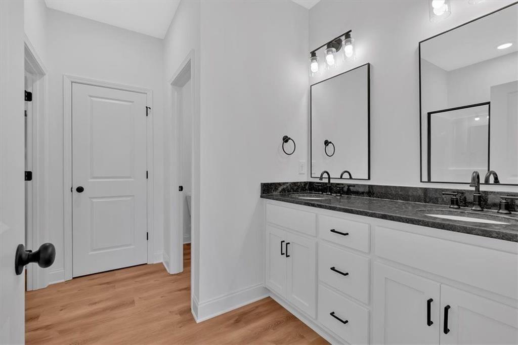42 Dogwood Street Northeast Rome, GA 30161 - Photo 29 of 34 a bathroom with double sink and a mirror