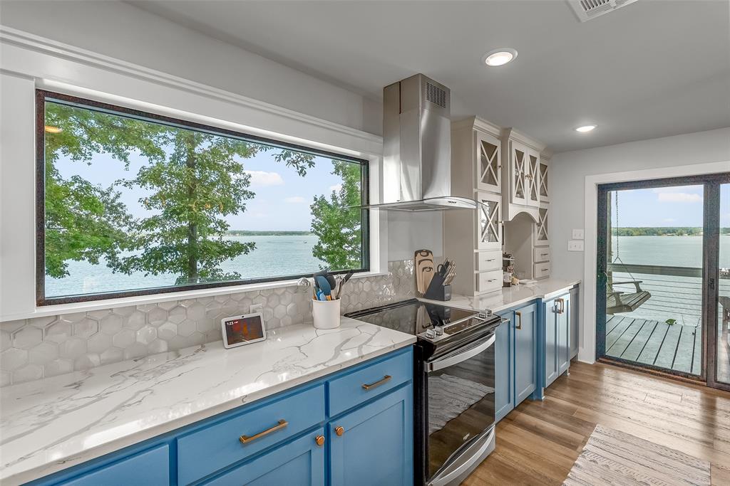 128 Knott Drive Many, LA 71449 - Photo 10 of 39 a kitchen with stainless steel appliances granite countertop a sink a stove and a wooden floors
