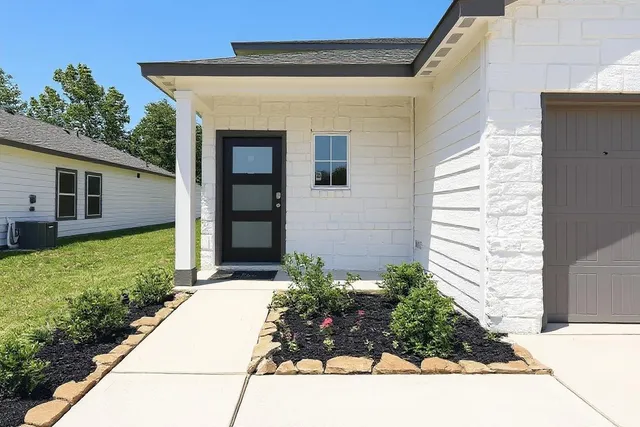 $279,990 | 2037 Caney Creek, Conroe, TX 77301