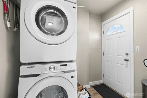 a close up view of a washer and dryer
