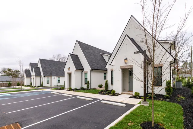 $2,400 | 1708 Double Oak Trail, Chattanooga, TN 37421