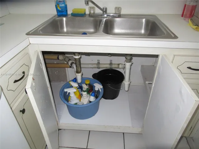 a close up of a shower