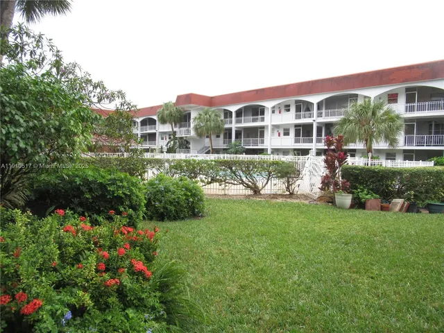 $1,600 | 581 Blue Heron Drive, Unit 309B, Hallandale Beach, FL 33009