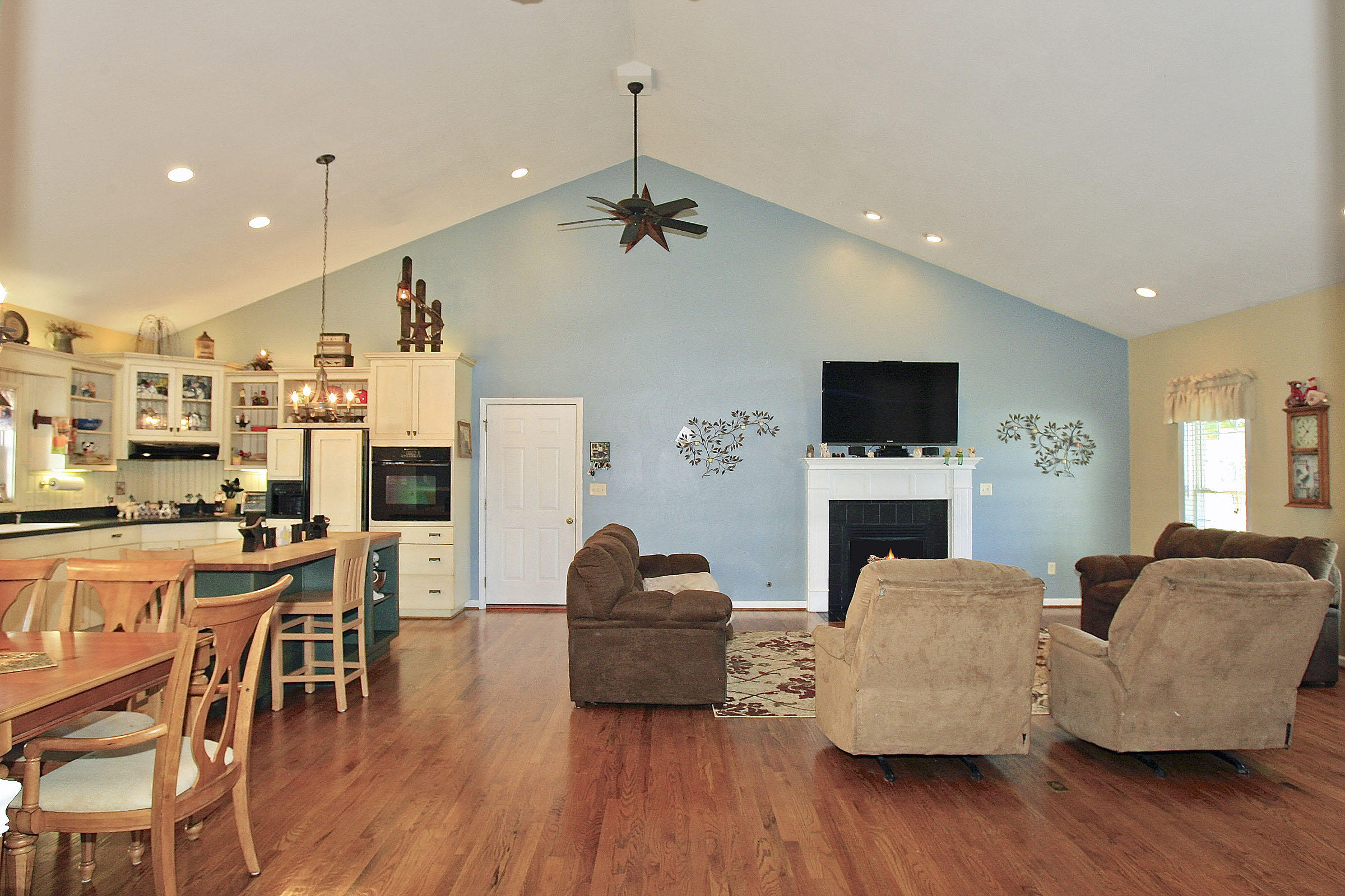 1712 Altice Road, Unit 1712 Moneta, VA 24121 - Photo 14 of 103 LivingRm....