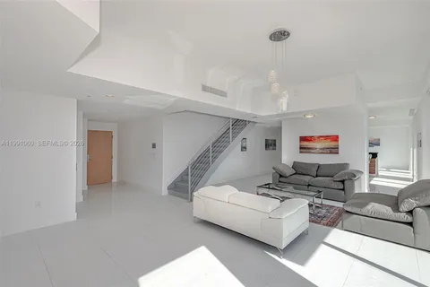 $3,800,000 | 244 Biscayne Boulevard, Unit UPH4907, Miami, FL 33132