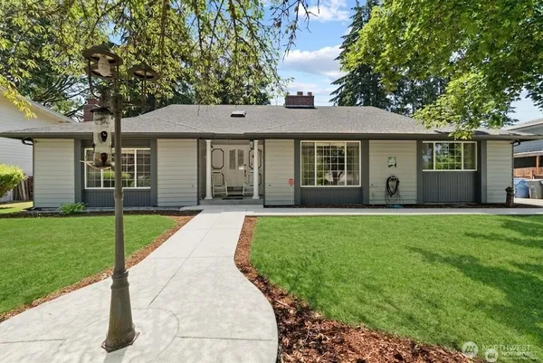 a view of a house with yard and tree s